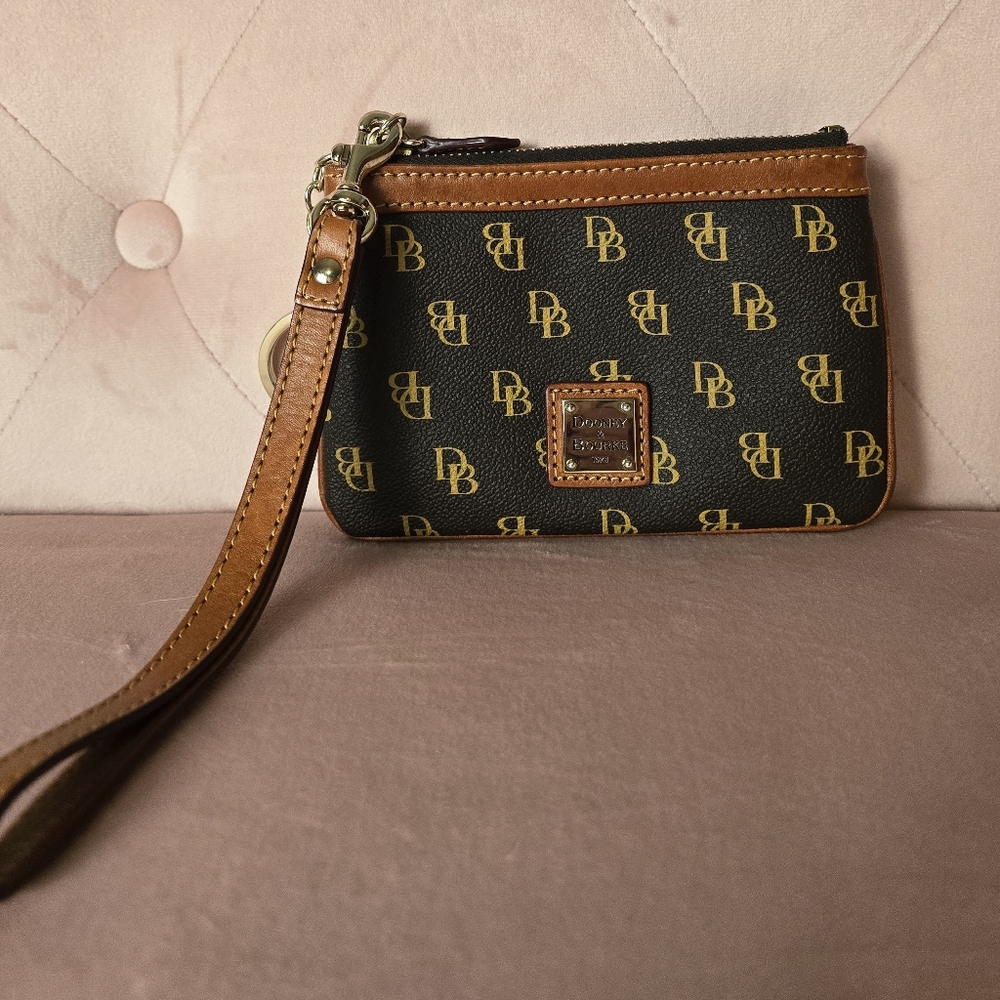 Dooney & Bourke Gretta Wristlet. NWOT